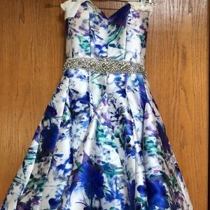 Dress beautiful floral blue purple shades. Size 4